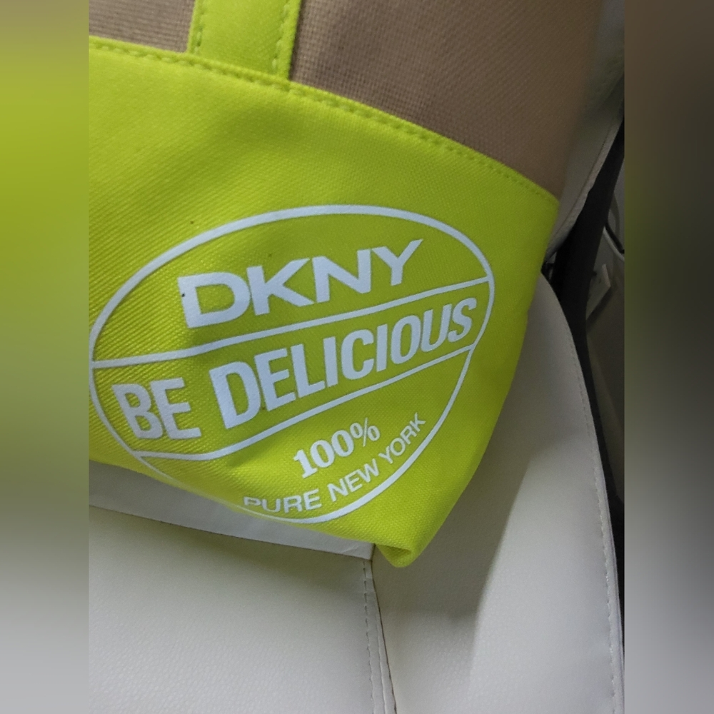 DKNY Large Zip Tote Beach Shopping Bag Be Delicious Pure New York 100% NWOT - Picture 5 of 9